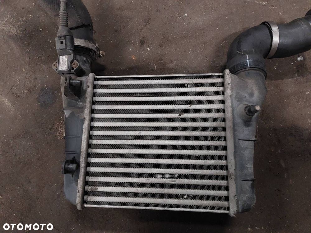 CHŁODNICA POWIETRZA INTERCOOLER SEAT EXEO I 2.0 TDI 8E0145805AA 038906051C - 2