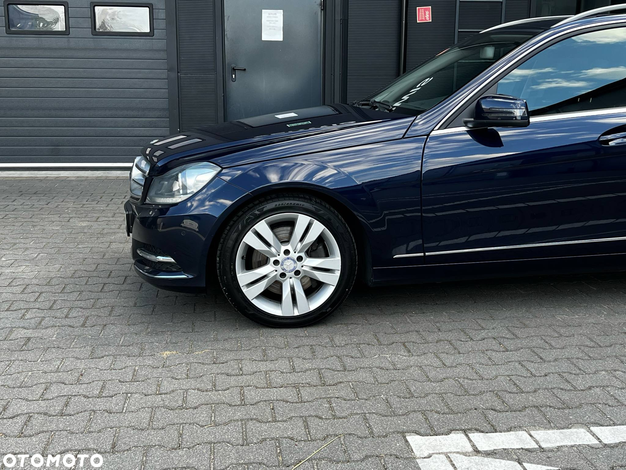 Mercedes-Benz Klasa C 300 CDI BlueEff 4-Matic Avantgarde - 2