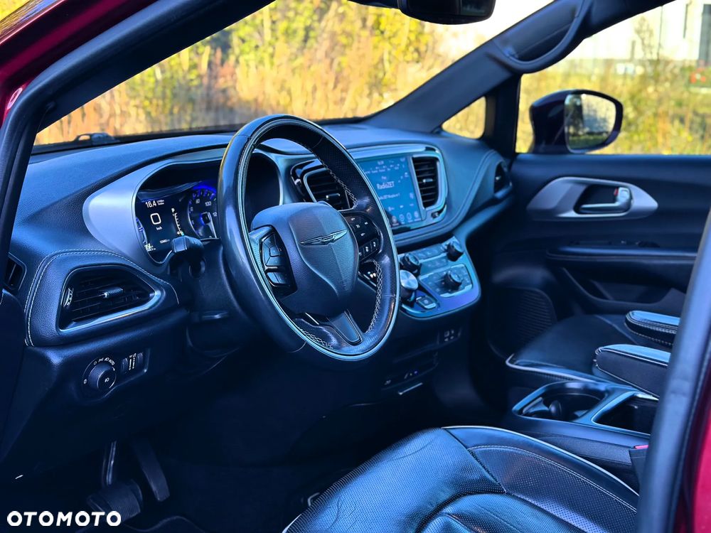 Chrysler Pacifica - 12