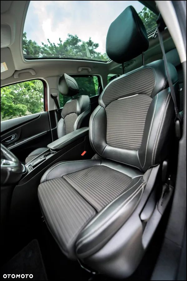 Renault Grand Scenic - 34