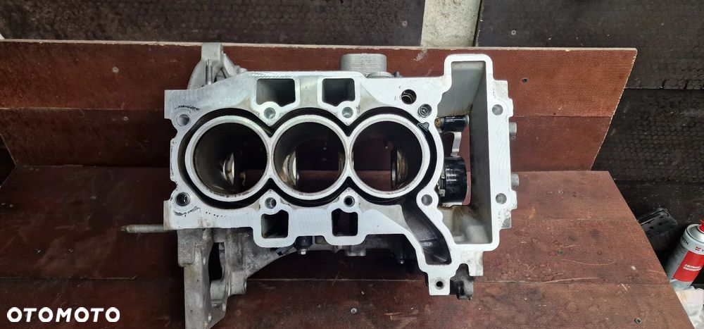 Blok silnika OPEL Citroën PEUGEOT.2 THP HN05 - 2