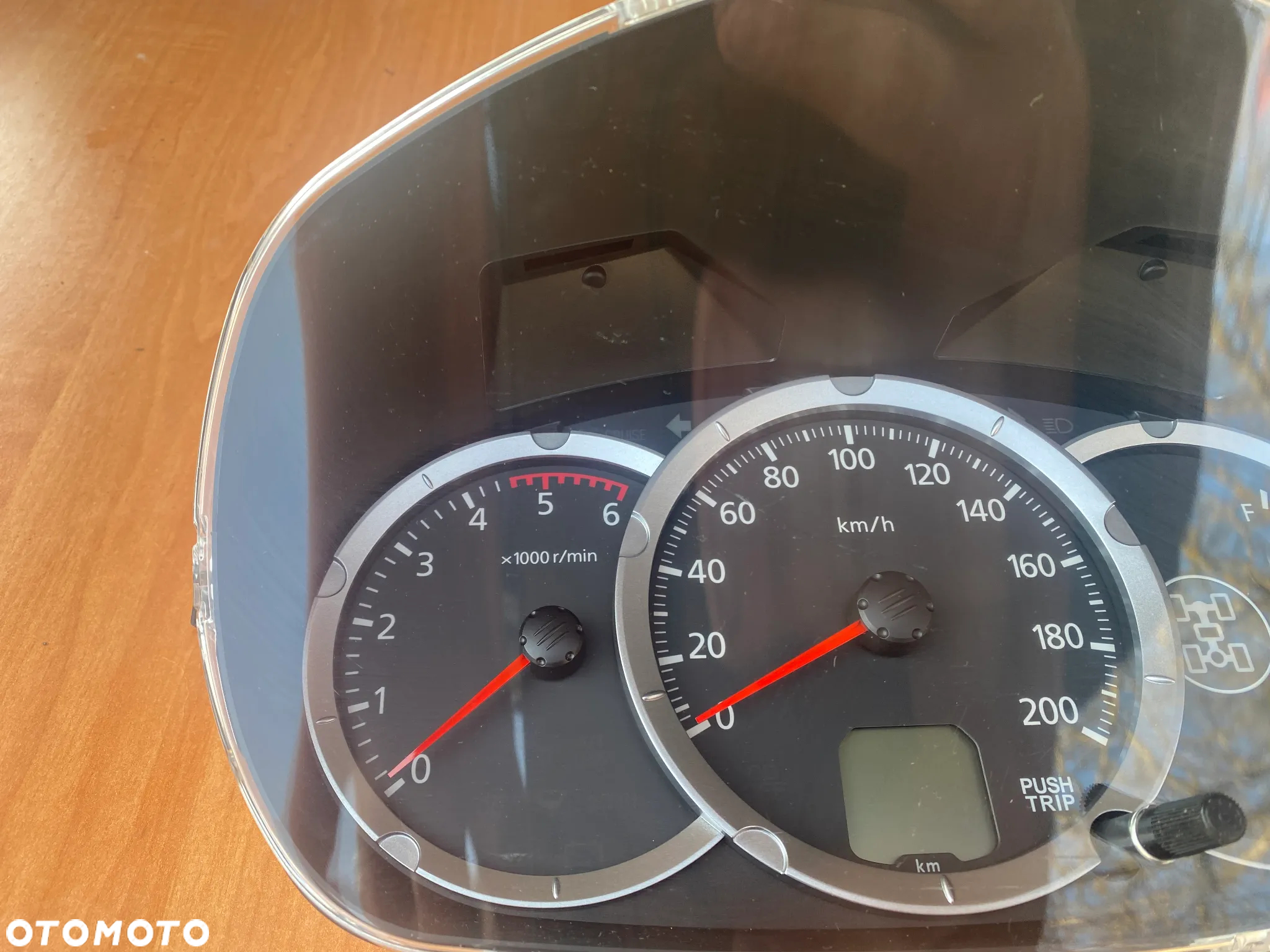 LICZNIK ZEGARY MITSUBISHI L200 MM0050325 8100C106 - 2