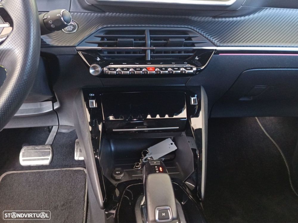 Peugeot 208 PureTech 130 EAT8 GT Pack - 32