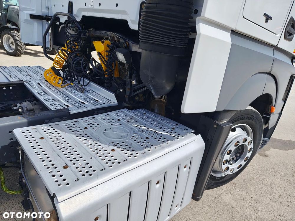Mercedes-Benz ACTROS 1845 315/60R22,5 - 16