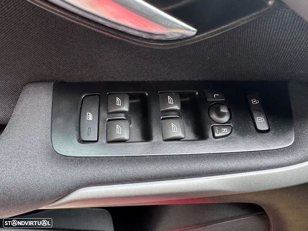 Volvo V40 2.0 D2 Momentum - 32