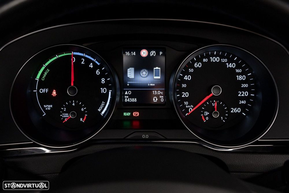 VW Passat Variant - 23