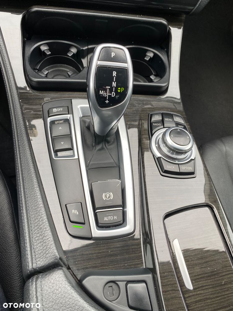 BMW Seria 5 525d - 31