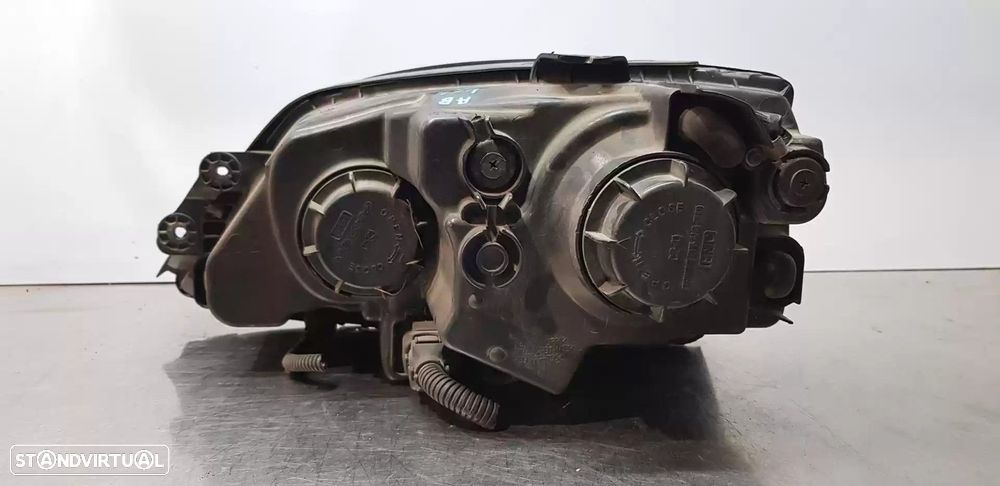 FAROL DIREITO KIA SORENTO I 2002 -921023E010 - 1