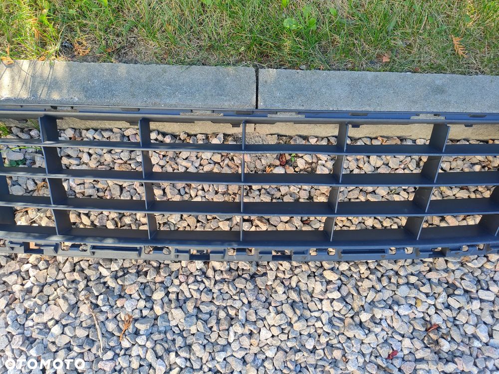 CLIO III 3 KRATKA ŚRODKOWA ZDERZAKA PRZÓD 622541459R - 5