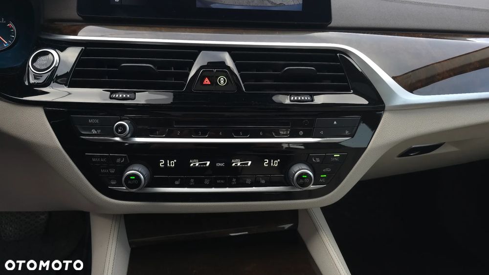 BMW Seria 5 530i Luxury Line - 39