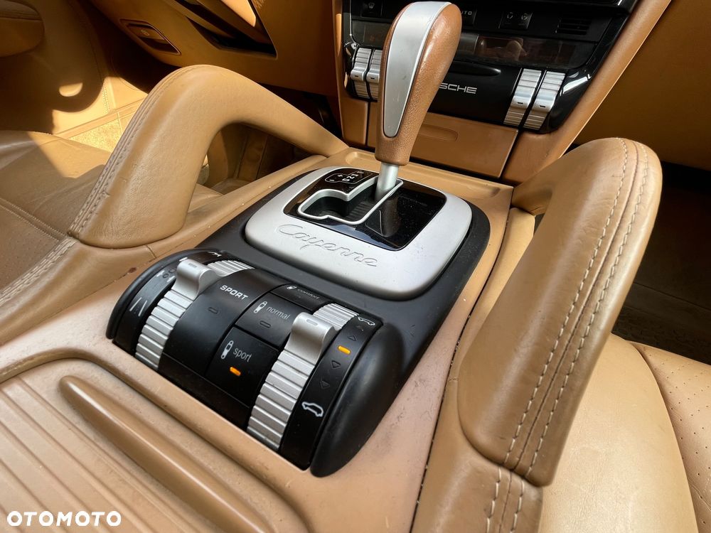 Porsche Cayenne - 21