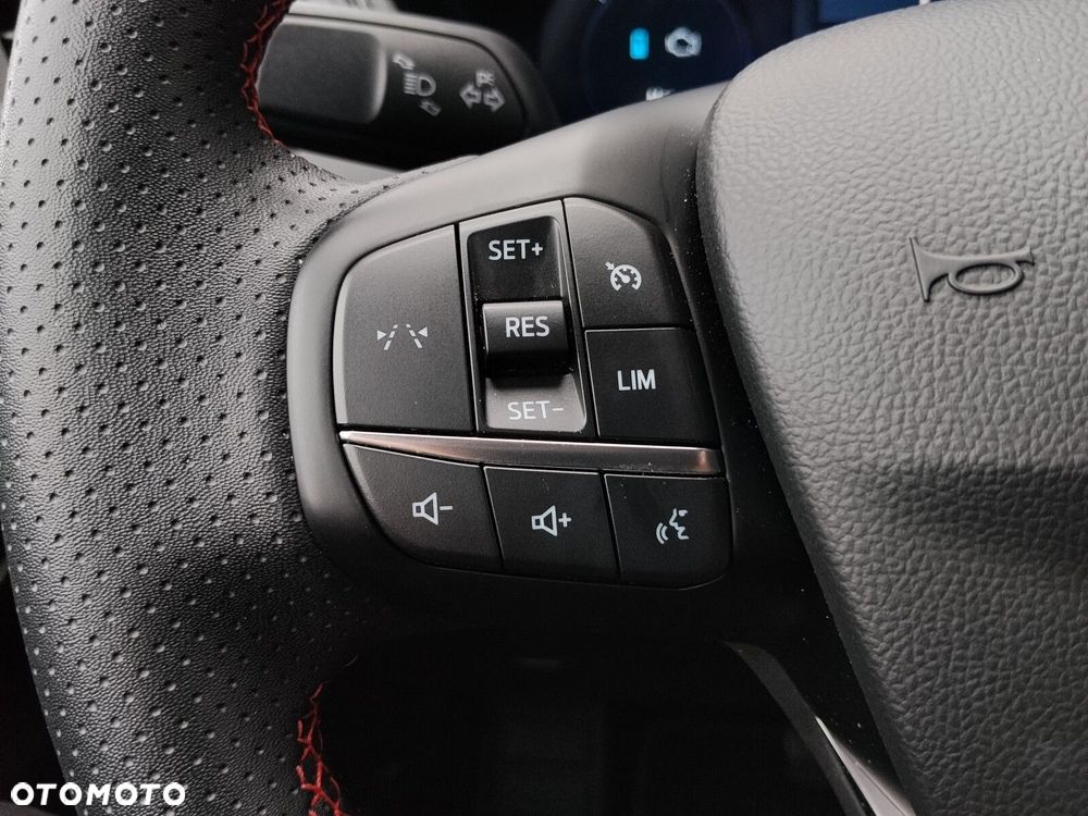 Ford Kuga - 25