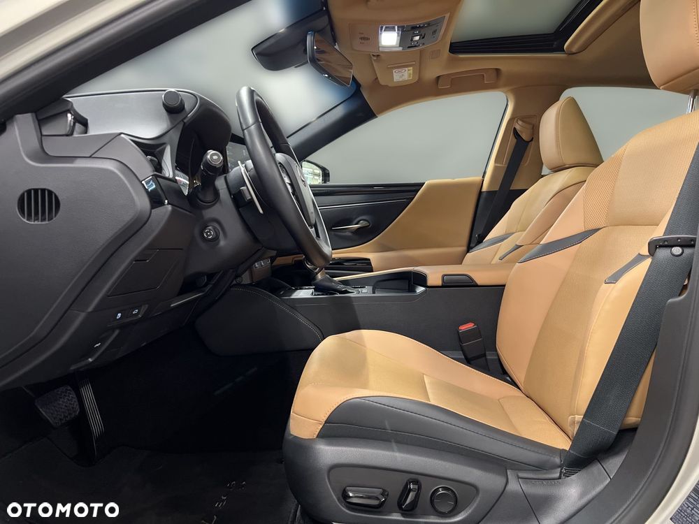 Lexus ES 300h Business Edition - 16
