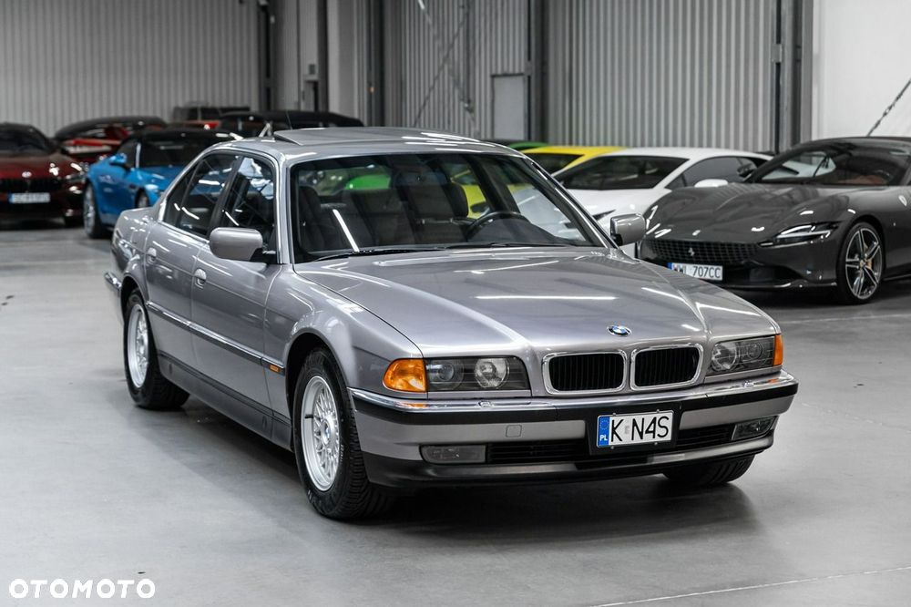 BMW Seria 7 740i V8 - 5