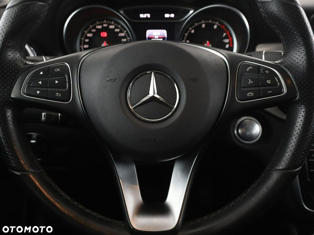 Mercedes-Benz GLA 180 7G-DCT Activity Edition - 21