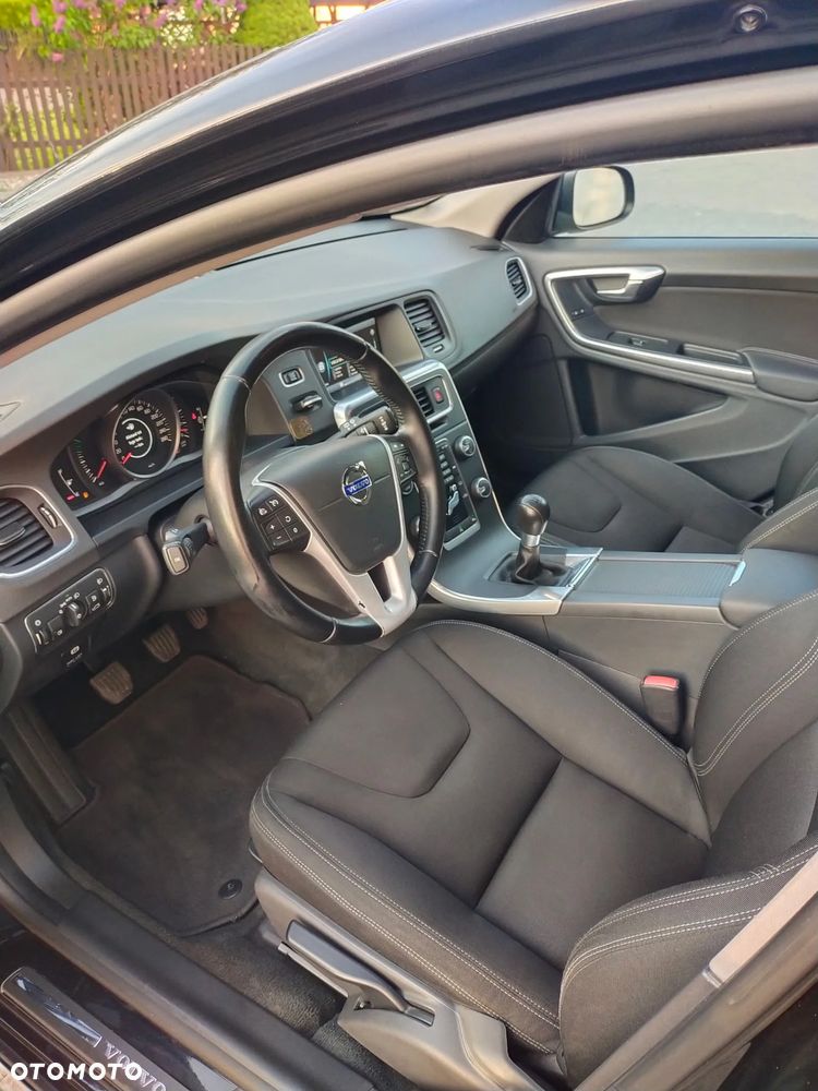 Volvo V60 D4 R-Design Momentum - 8