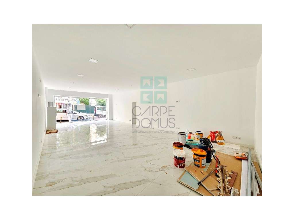 Loja com excelente visibilidade, no centro da Parede, Cascais - Grande imagem: 3/23