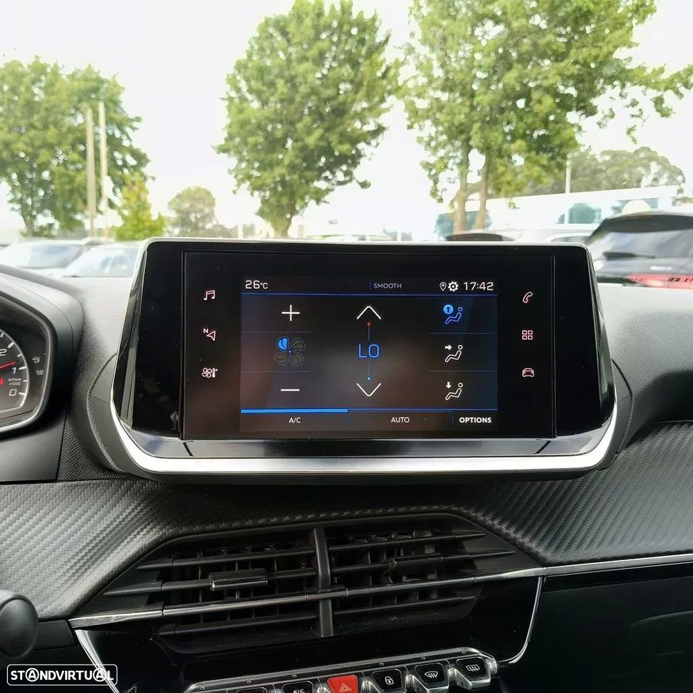 Peugeot 2008 1.2 PureTech Allure - 19