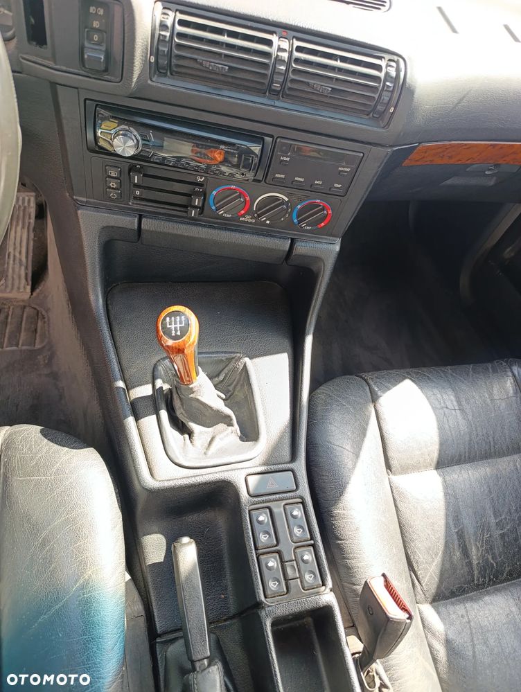 BMW Seria 5 520i - 36