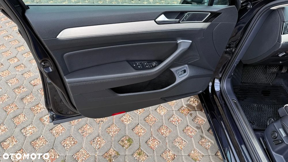 Volkswagen Passat 1.8 TSI BMT Highline DSG - 32