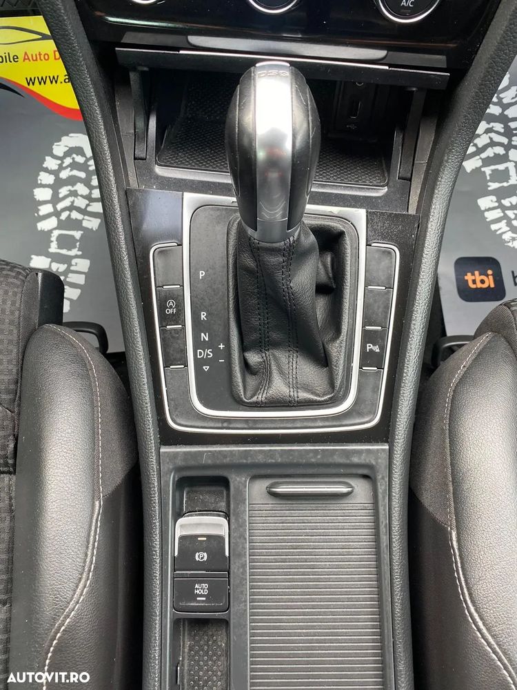 Volkswagen Golf - 6