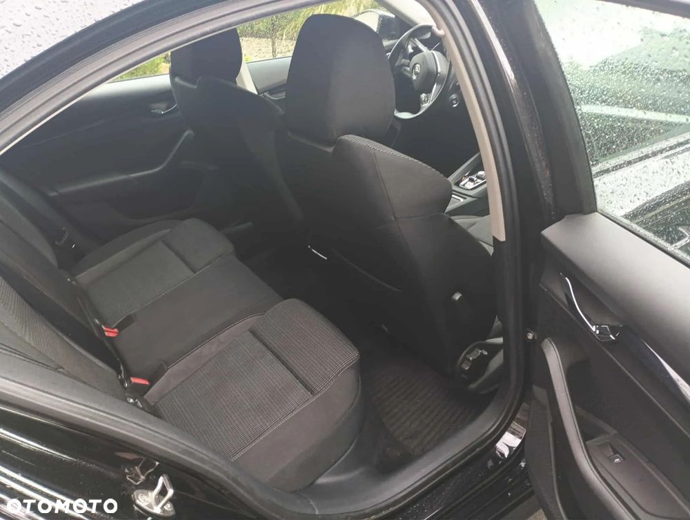 Skoda Octavia 2.0 TDI Ambition DSG - 8