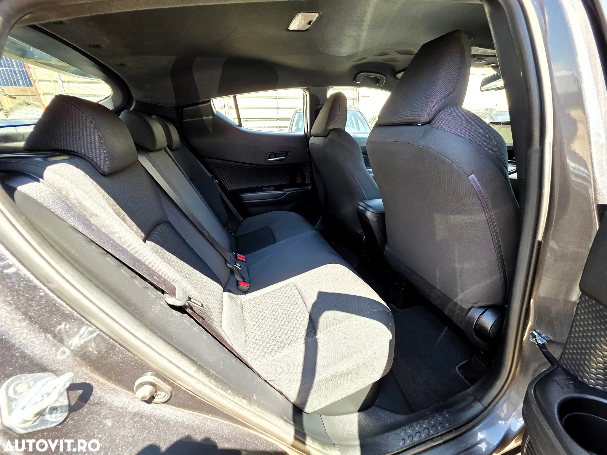 Toyota C-HR 1.8 HSD 4x2 CVT C-lassy LED - 17