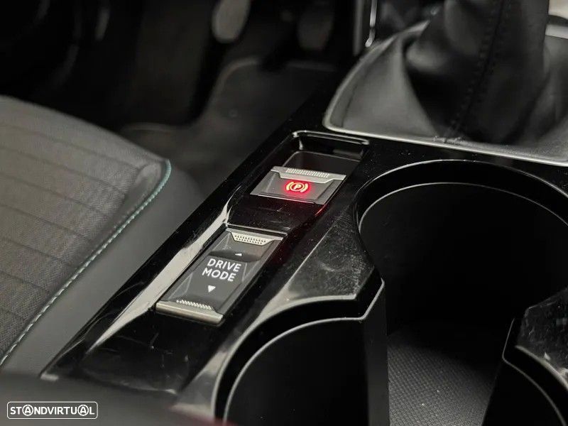 Peugeot 2008 1.5 BlueHDi Allure EAT8 - 32