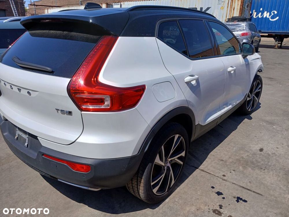 Volvo XC 40 T5 AWD Geartronic R-Design - 1