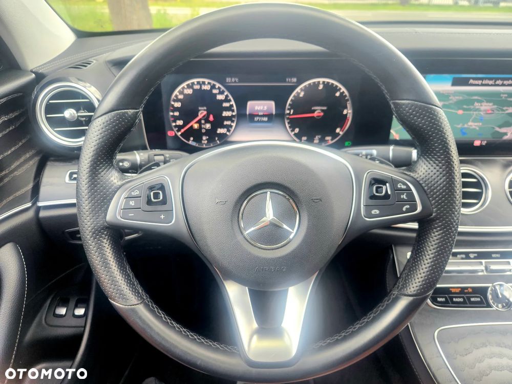 Mercedes-Benz Klasa E 220 d 4-Matic All-Terrain - 28