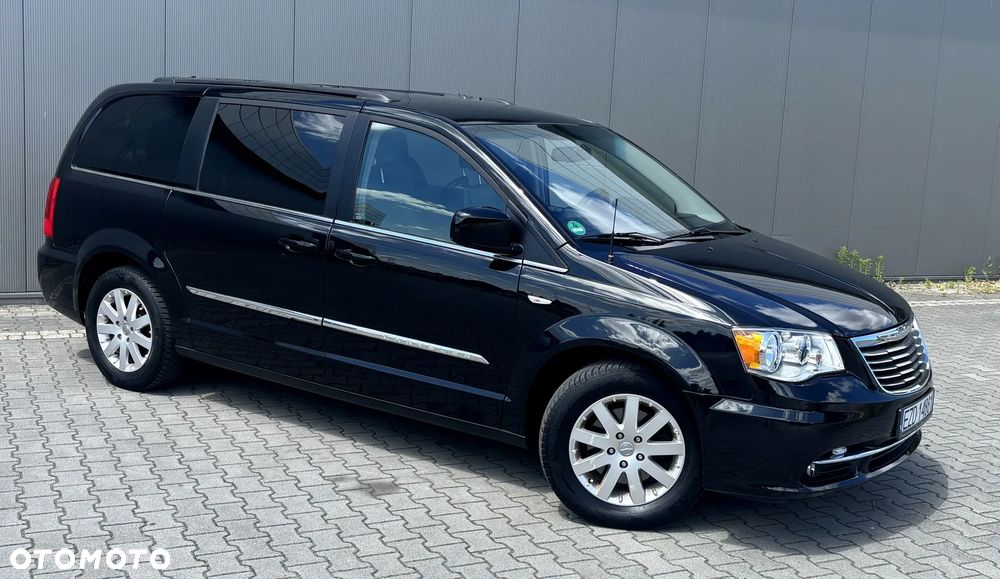 Chrysler Town & Country 3.6 Limited - 11