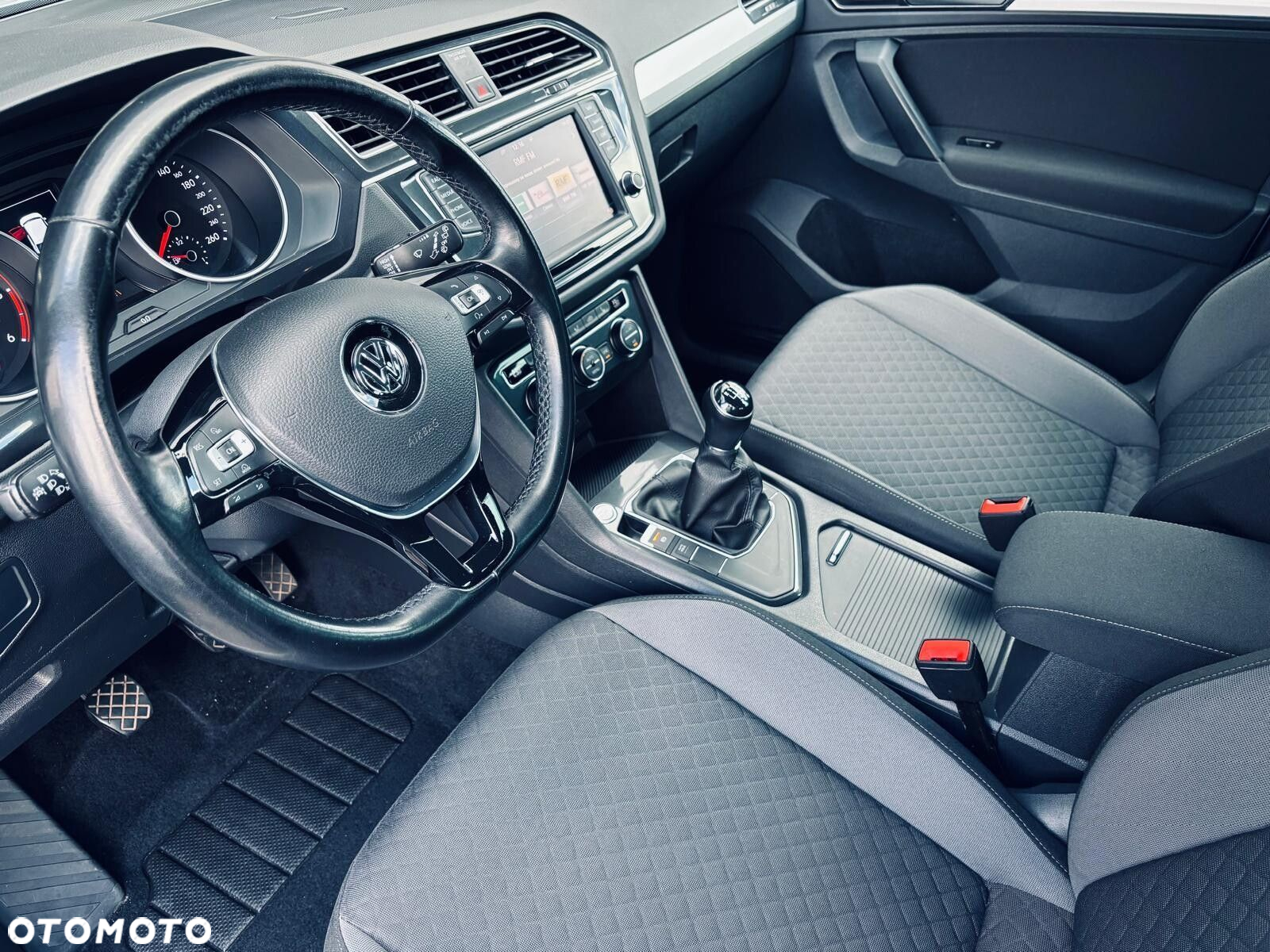 Volkswagen Tiguan - 12