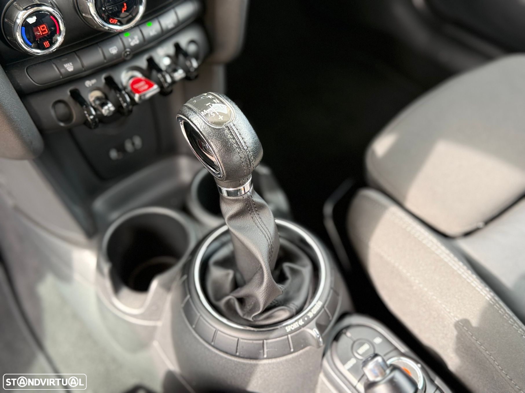 MINI 3 Portas Cooper D Auto - 11