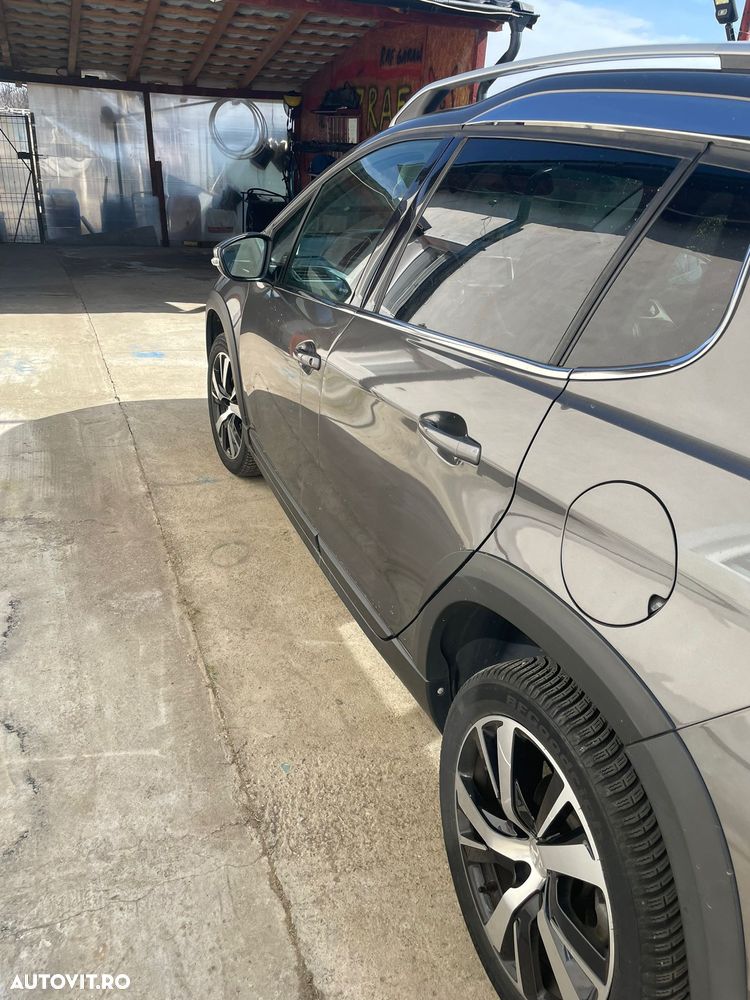 Peugeot 2008 1.2 PureTech Turbo S&S Allure - 4