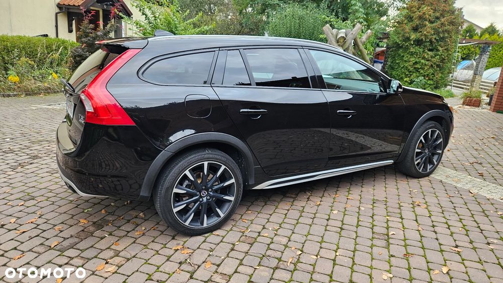 Volvo V60 Cross Country - 9