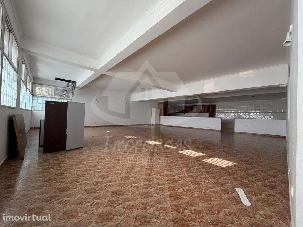 Moradia com 2 armazéns na Portela da Azóia, Santa Iria de Azóia - Grande imagem: 3/23