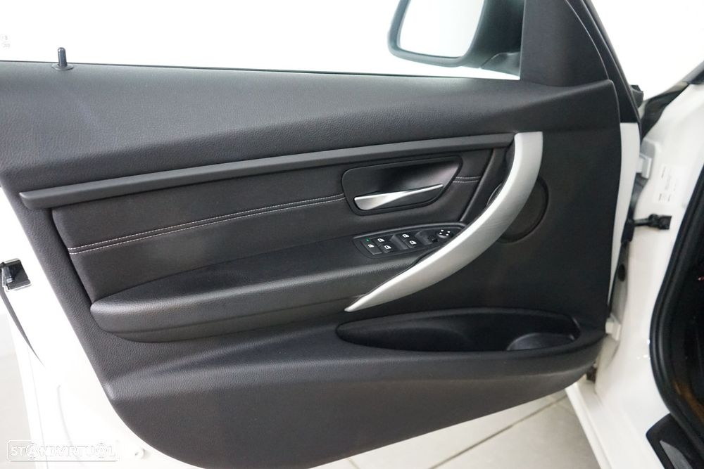 BMW 320 d Touring Line Sport - 13