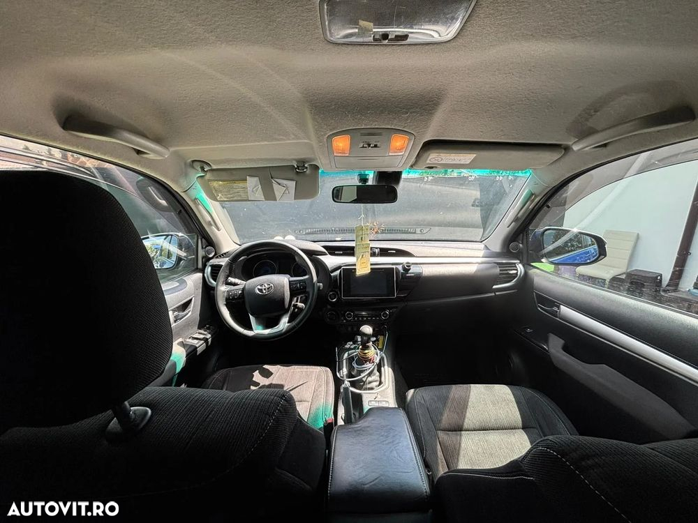 Toyota Hilux 4x4 Double Cab M/T Comfort - 6