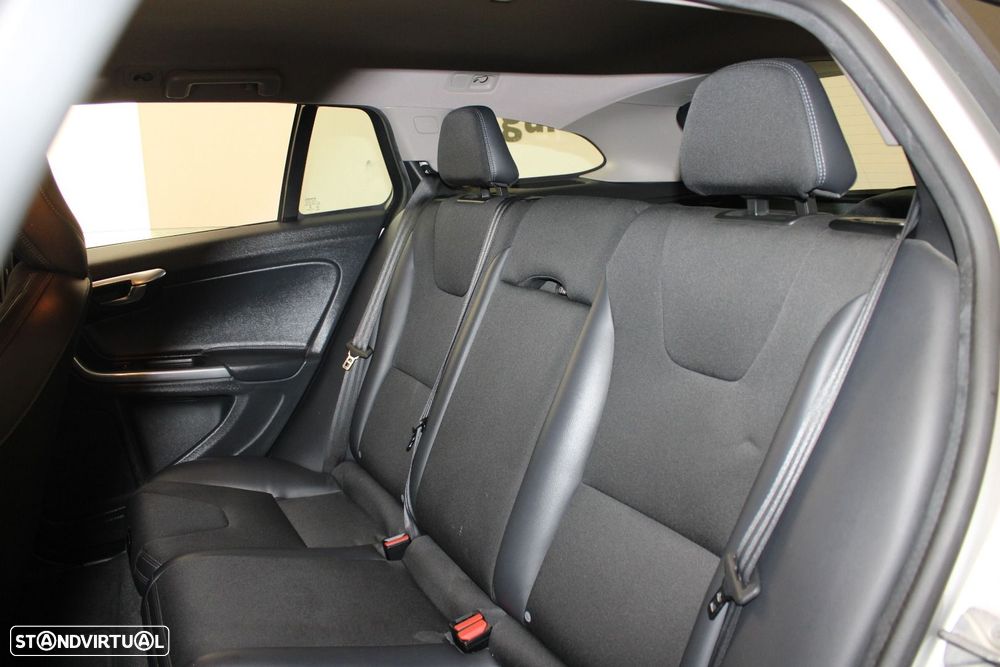 Volvo V60 2.0 D3 Momentum - 26