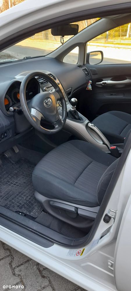 Toyota Auris 1.33 VVT-i - 10