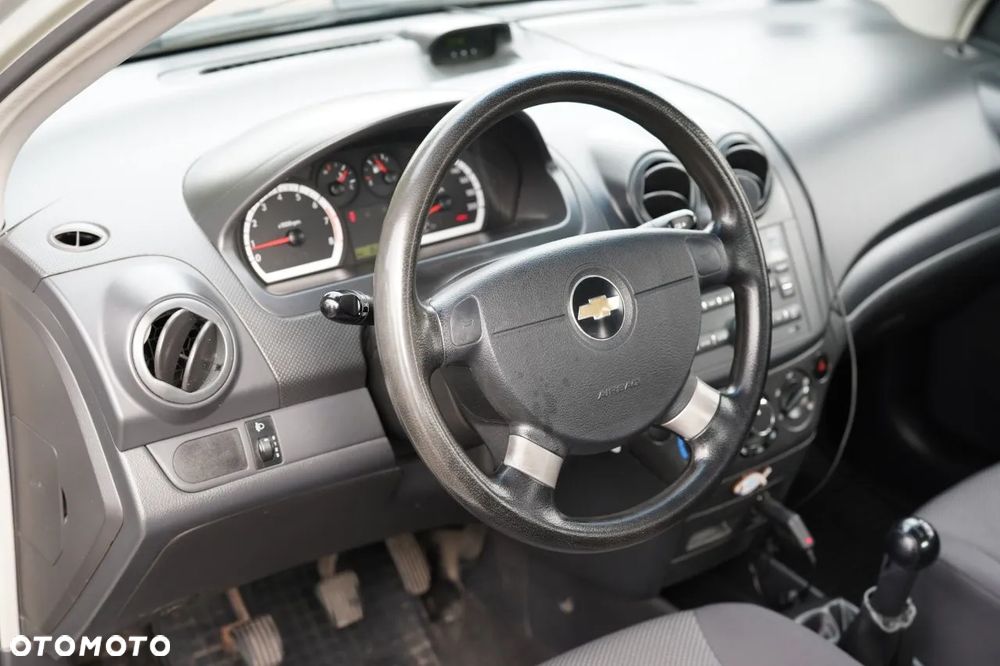 Chevrolet Aveo - 9