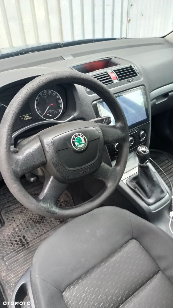 Skoda Octavia 1.6 Tour - 9
