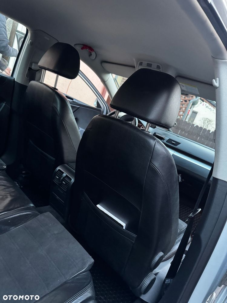 Volkswagen Passat 2.0 TDI DPF Highline - 27
