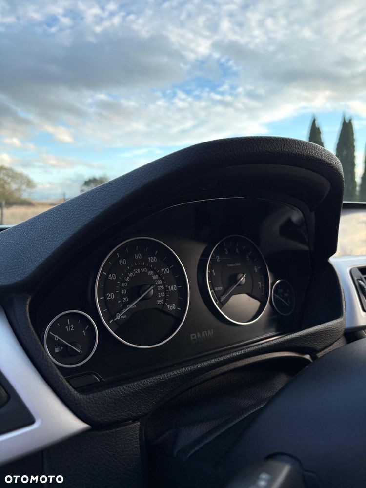BMW Seria 3 320i xDrive Sport-Aut Luxury Line - 13