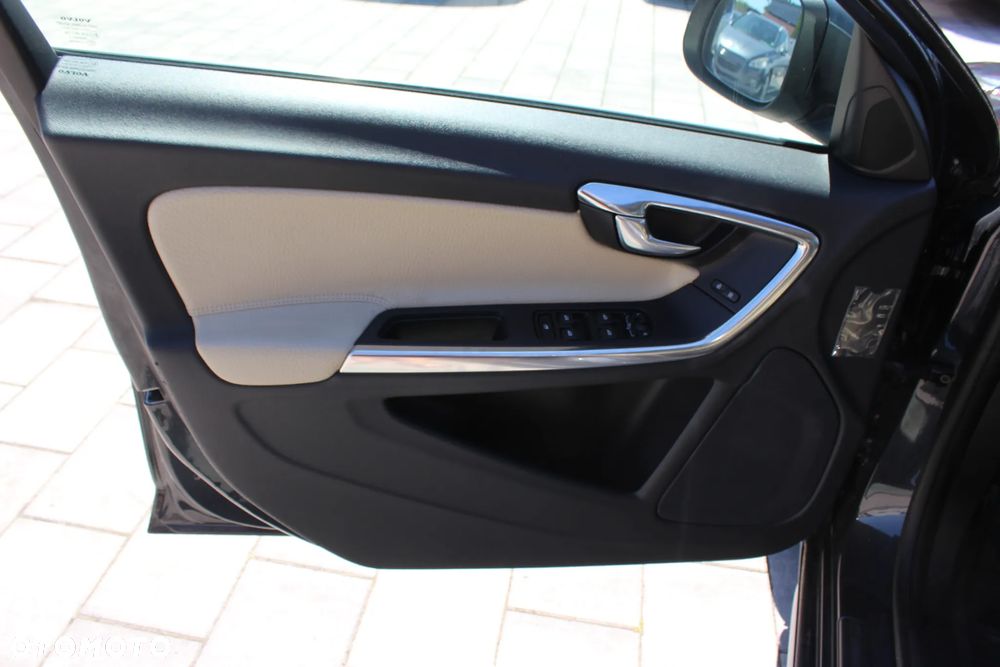 Volvo S60 T3 Summum - 15