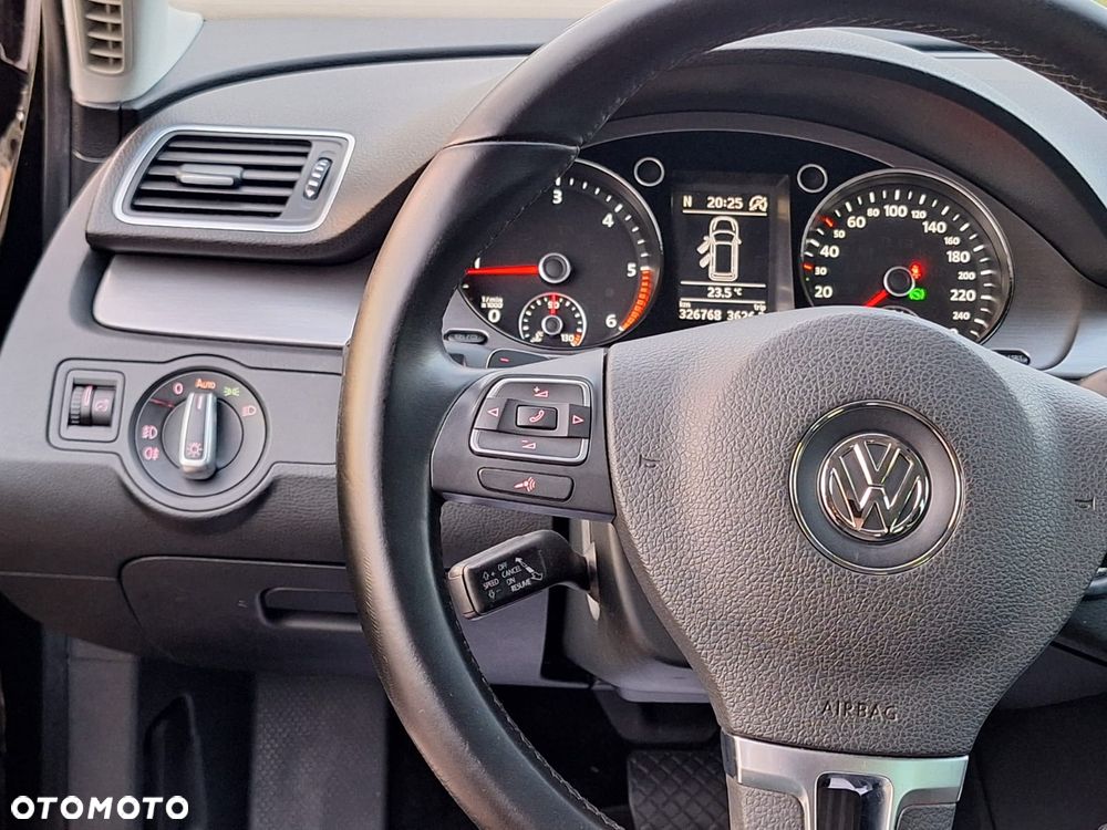 Volkswagen Passat 2.0 TDI Highline DSG - 31