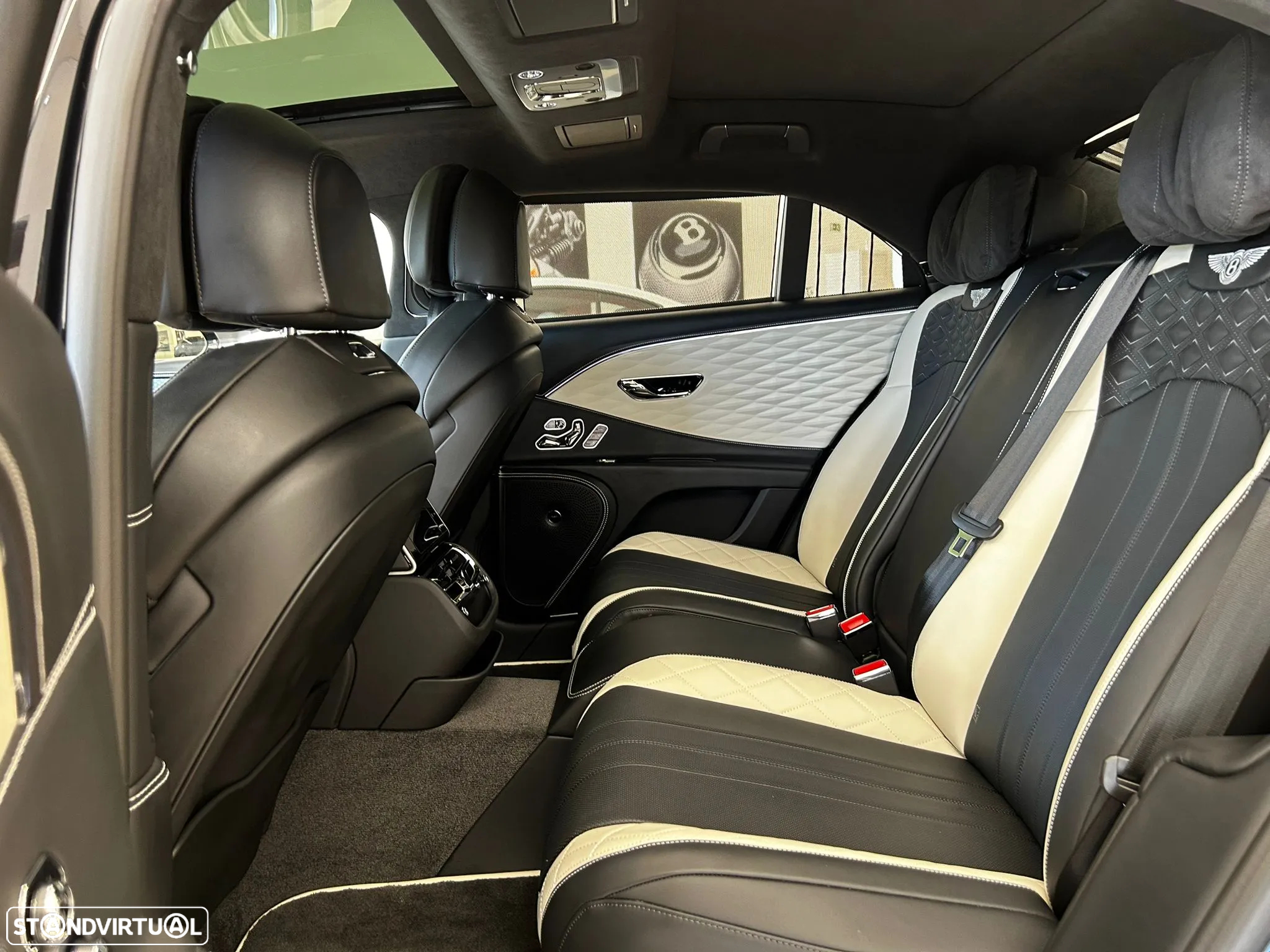 Bentley Flying Spur Hybrid S - 13
