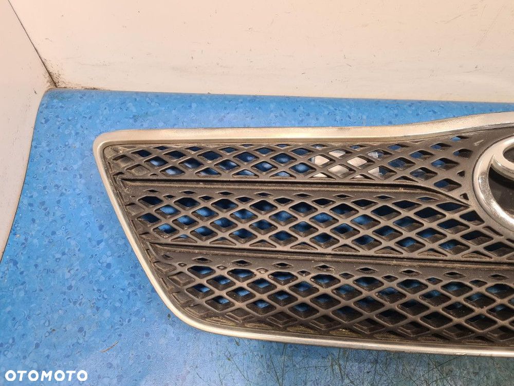 TOYOTA COROLLA  E12 ATRAPA / GRILL - 2