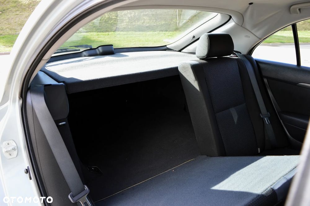 Toyota Avensis 2.0 D-4D Sol - 14