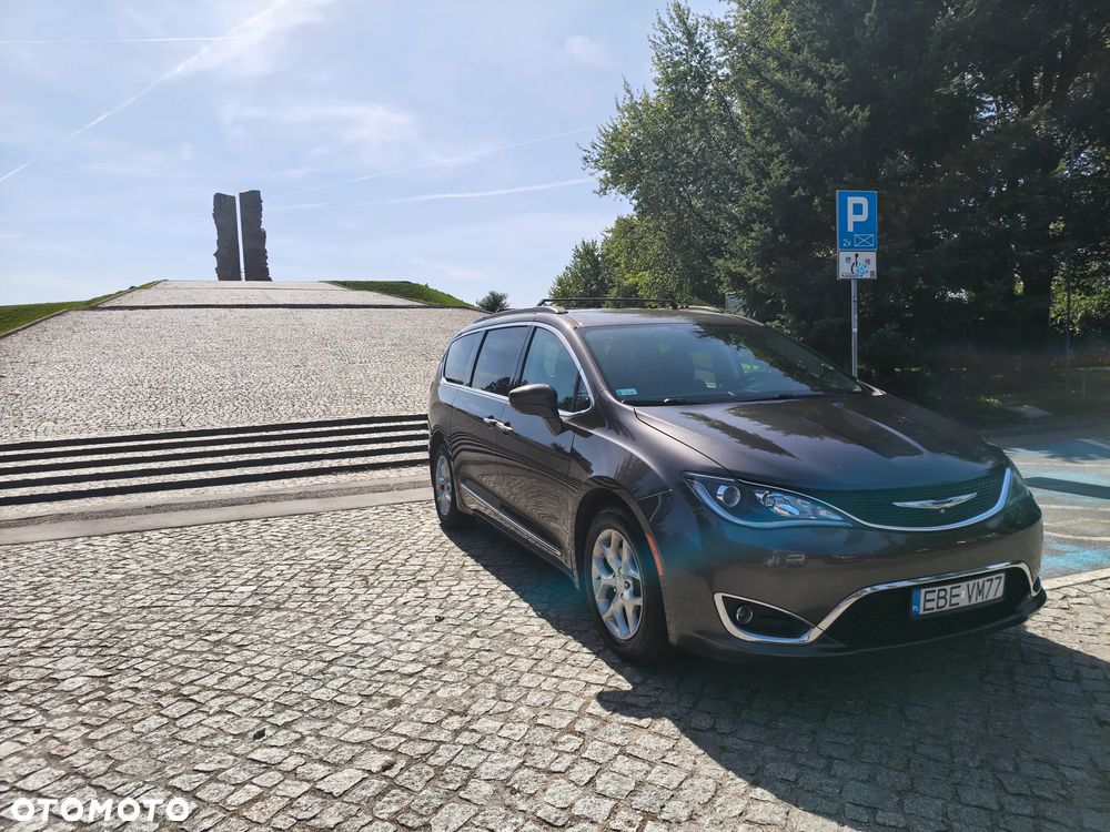 Chrysler Pacifica - 3